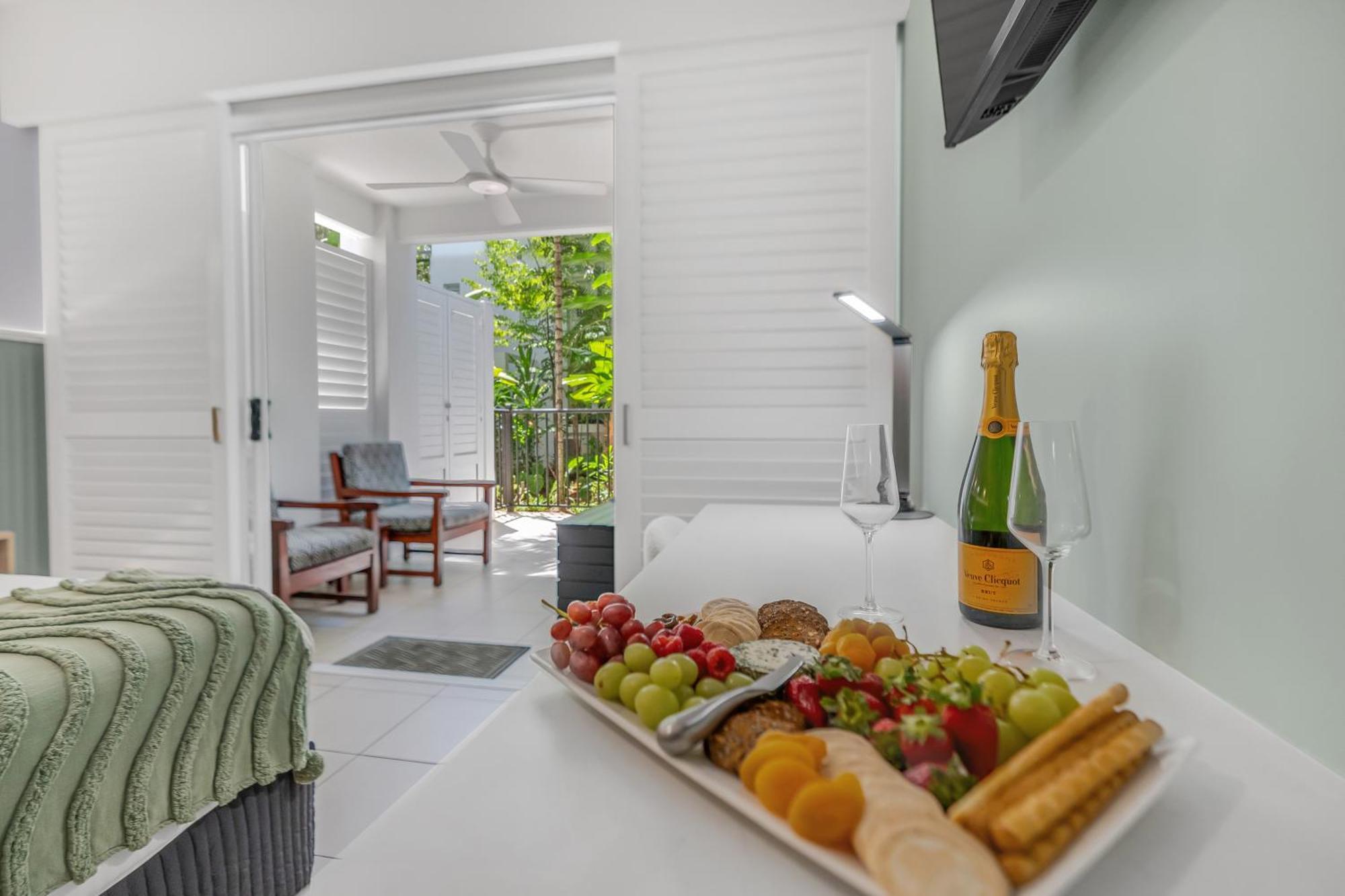 Elysium Private Apartments At Beach Club & Spa Palm Cove Kültér fotó